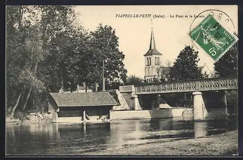 AK Viapres-le-Petit, Le Pont et le Lavoir
