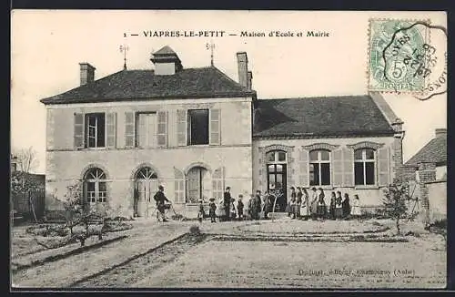 AK Viapres-le-Petit, Maison d`École et Mairie avec enfants devant l`entrée
