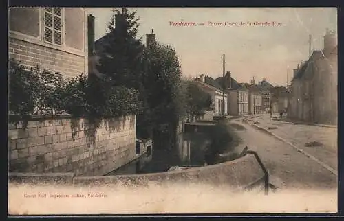 AK Vendeuvre, Entrée Ouest de la Grande Rue