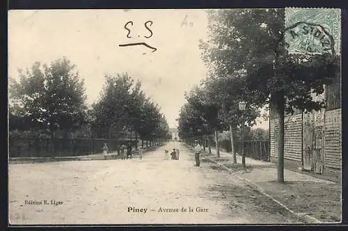 AK Piney, Avenue de la Gare