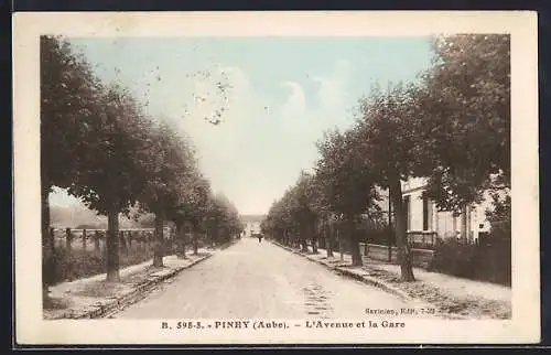 AK Piney, L`Avenue et la Gare
