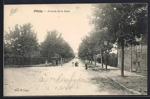 AK Piney, Avenue de la Gare