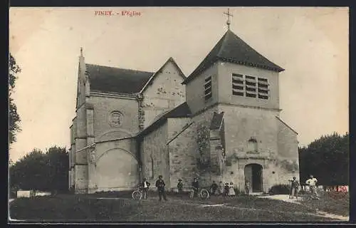 AK Piney, L`Église