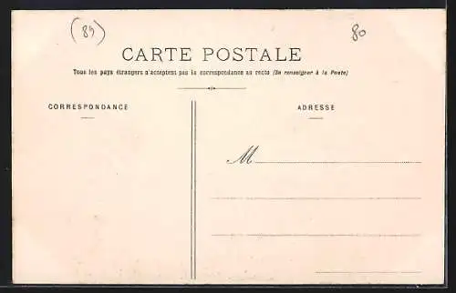 AK Ervy, La Porte St-Nicolas avec des passants devant l`entrée historique