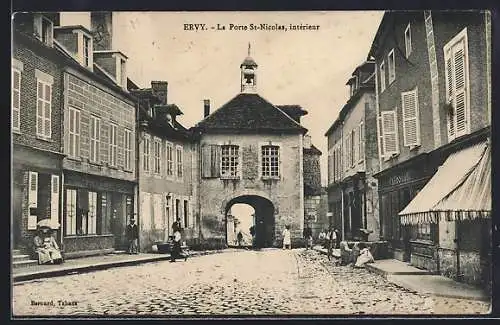 AK Ervy, La Porte St-Nicolas, intérieur