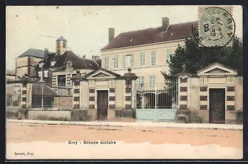 AK Ervy, Groupe scolaire avec facade et grille imposante