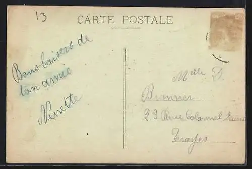 AK Bouilly, Le Centre avec vue sur les bâtiments et la rue principale