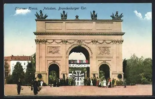 AK Potsdam, Eisernes Kreuz am Brandenburger Tor