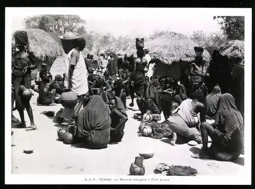 Fotografie unbekannter Fotograf, Ansicht Fort Lamy / Tchad, Afrikanische Eingeborene am Markttag