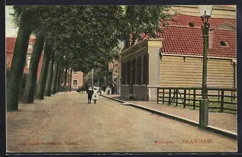 AK Zaandam, Westzijde, Strassenpartie mit Kindern