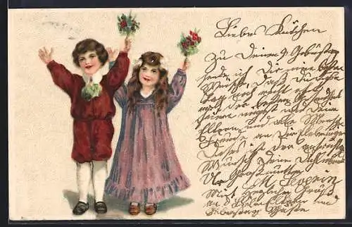 AK Kleines Paar hält Blumensträusse in die Höhe