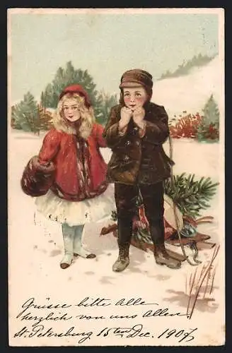 AK Kleines Paar mit frisch geschlagener Tanne auf dem Schlitten