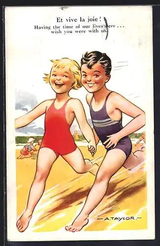 Künstler-AK Arnold Taylor: Kinder laufen Hand in Hand den Strand hinab, Bademode