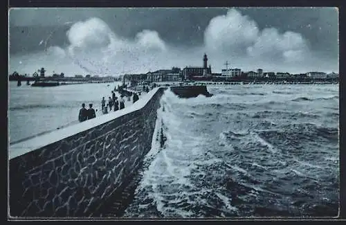 AK Warnemünde, Mole bei Sturm