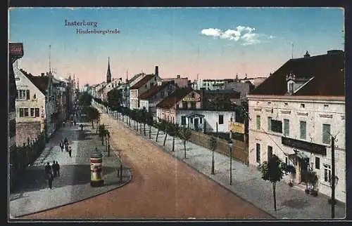 AK Insterburg, Bahnhofstrasse mit Geschäften