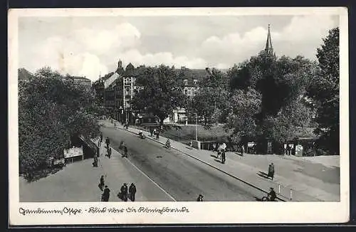 AK Gumbinnen, Blick über die Königsbrücke mit Passanten