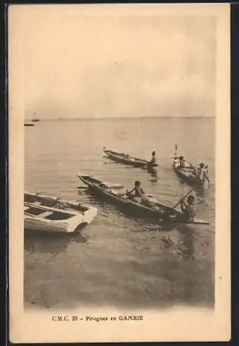 AK Gambie, Pirogues