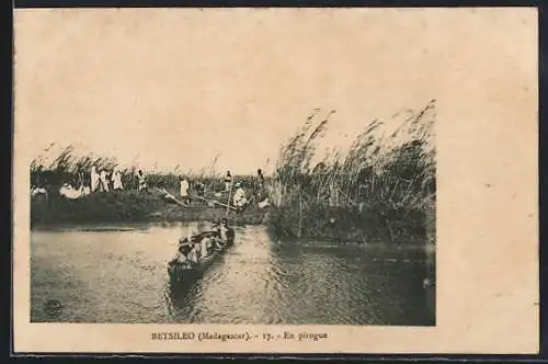 AK Betsileo, En pirogue