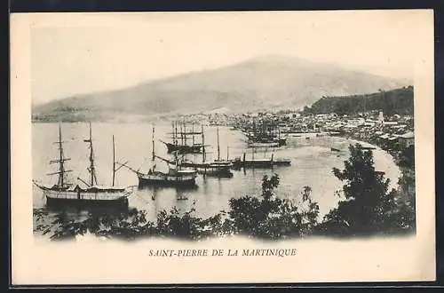 AK Saint-Pierre de la Martinique, Blick über den Hafen