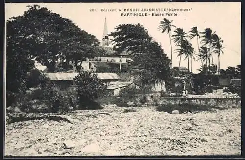 AK Basse-Pointe, Ortspanorama mit Kirchturm