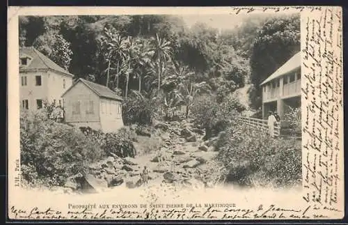 AK Saint-Pierre de la Martinique, Häuser an einem ausgetrockneten Flussbett