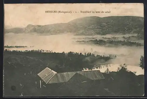 AK Betsileo, Brouillard au lever du soleil