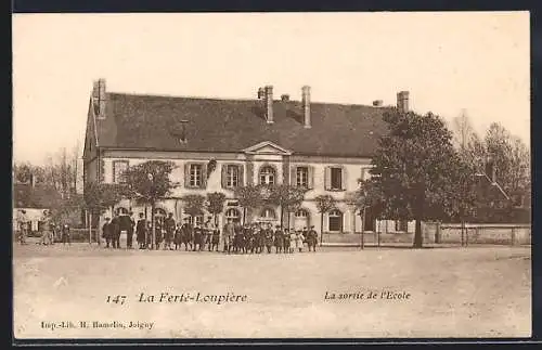 AK La Ferté-Loupière, La sortie de l`École