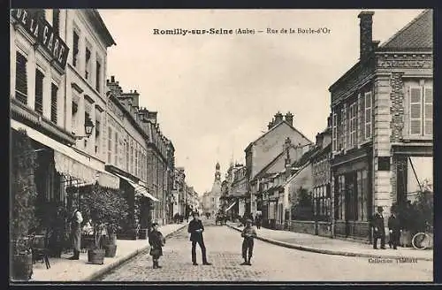 AK Romilly-sur-Seine, Rue de la Boule-d`Or avec passants et bâtiments d`époque