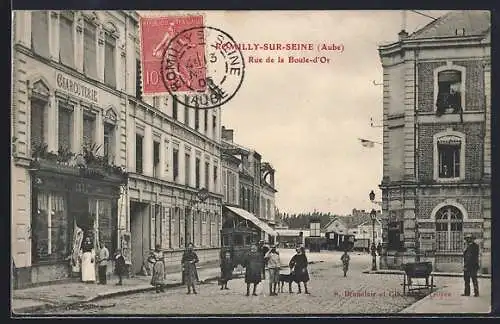 AK Romilly-sur-Seine, Rue de la Boulé-d`Or mit Fussgängern und Geschäften