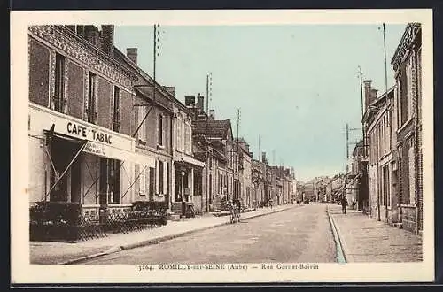 AK Romilly-sur-Seine, Rue Gornet-Boivin avec Café et Tabac