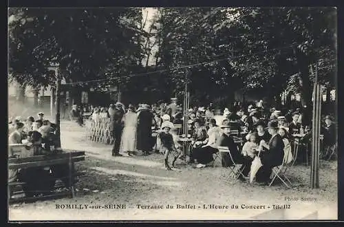 AK Romilly-sur-Seine, Terrasse du Buffet, L`Heure du Concert