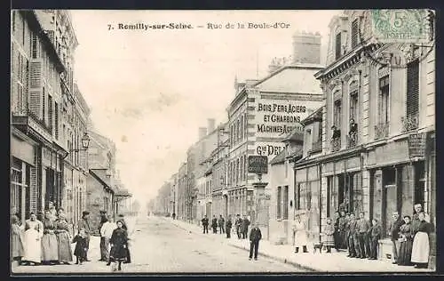 AK Romilly-sur-Seine, Rue de la Boule-d`Or animée avec passants et commerces
