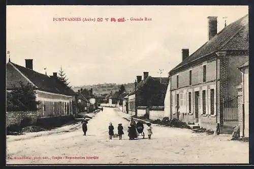 AK Fontvannes, Grande Rue avec passants et maisons villageoises
