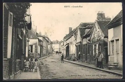 AK Ervy, Grande-Rue animée avec enfants et passants