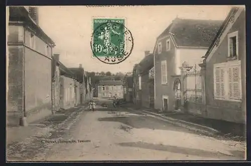 AK Coussegrey, Vue de la rue principale avec maisons et passants