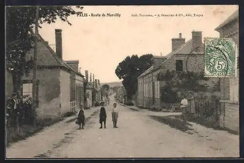 AK Palis, Route de Marcilly avec enfants sur la route