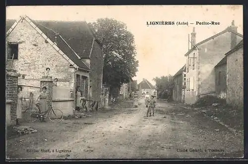 AK Lignières, Petite-Rue animée avec habitants et maisons en briques