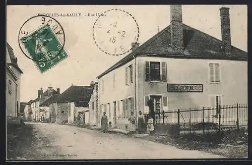 AK Marolles-les-Bailly, Rue Hyette avec bâtiments et habitants devant une maison