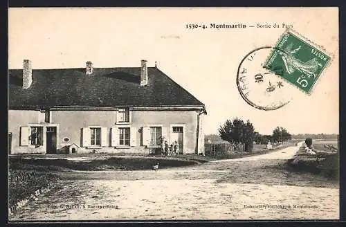 AK Montmartin, Sortie du Pays et maison de campagne