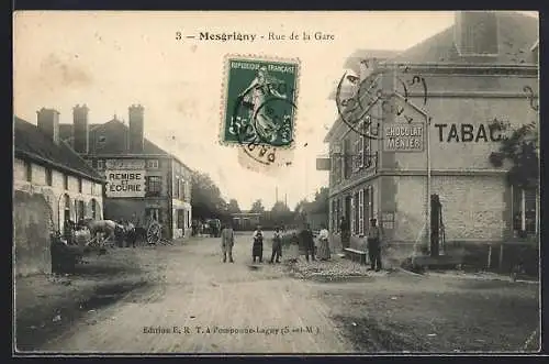 AK Mesgrigny, Rue de la Gare avec commerces et passants