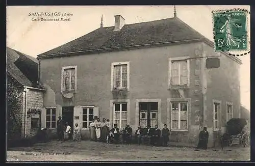 AK Saint-Usage, Café-Restaurant Morel avec habitants devant le bâtiment