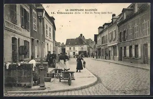 AK Villenauxe, Rue du Perrey côté Sud avec passants et boutiques