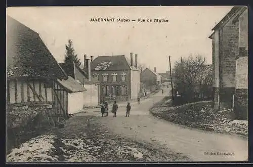 AK Javernant, Rue de l`Église avec des passants dans la rue