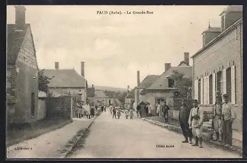 AK Palis, La Grande-Rue animée avec habitants et maisons