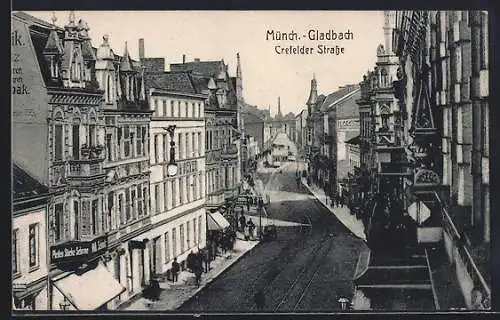 AK Münch.-Gladbach / Mönchengladbach, Partie in der Crefelder Strasse mit Leuten