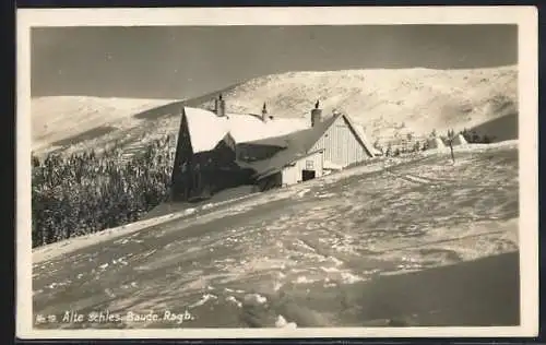 AK Alte schlesische Baude, Berghütte im Riesengebirge im Schnee