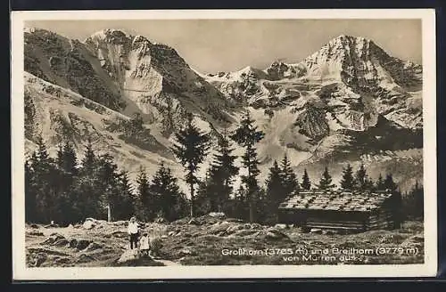 AK Mürren, Wanderer an einer Holzhütte vor Grosshorn und Breithorn