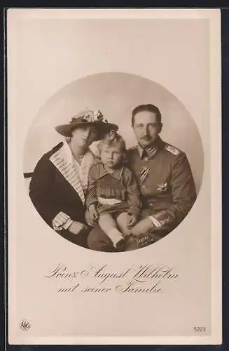 AK Prinz August Wilhelm mit Familie im Portrait