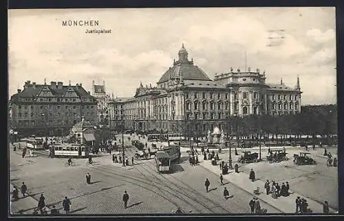 AK München, Strassenbahnen auf Platz vor dem Justizpalast