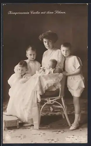 AK Kronprinzessin Cecilie mit ihren Söhnen, Baby